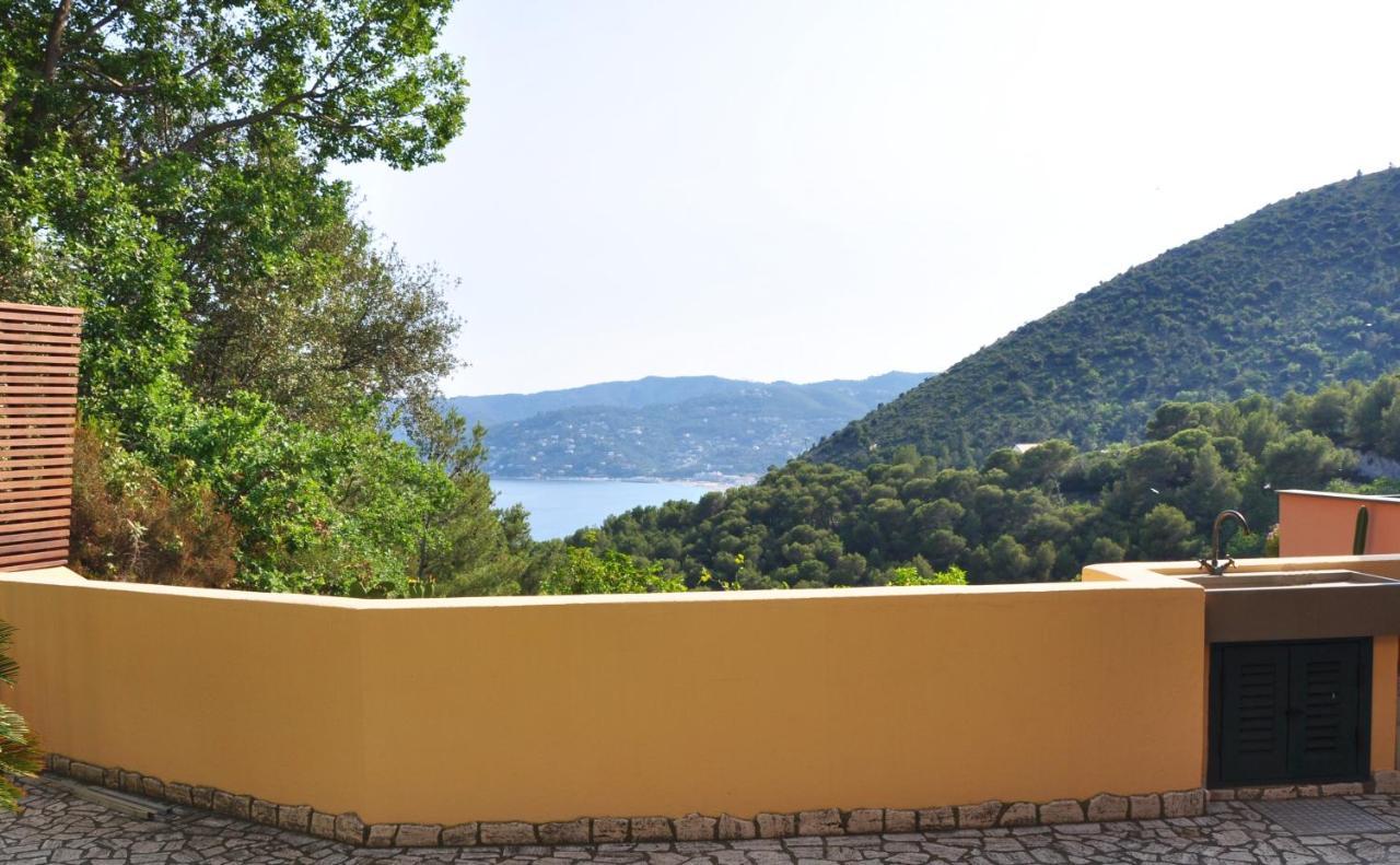 Una Spettacolare Vista Mare - Casa Con Jacuzzi Bergeggi Εξωτερικό φωτογραφία