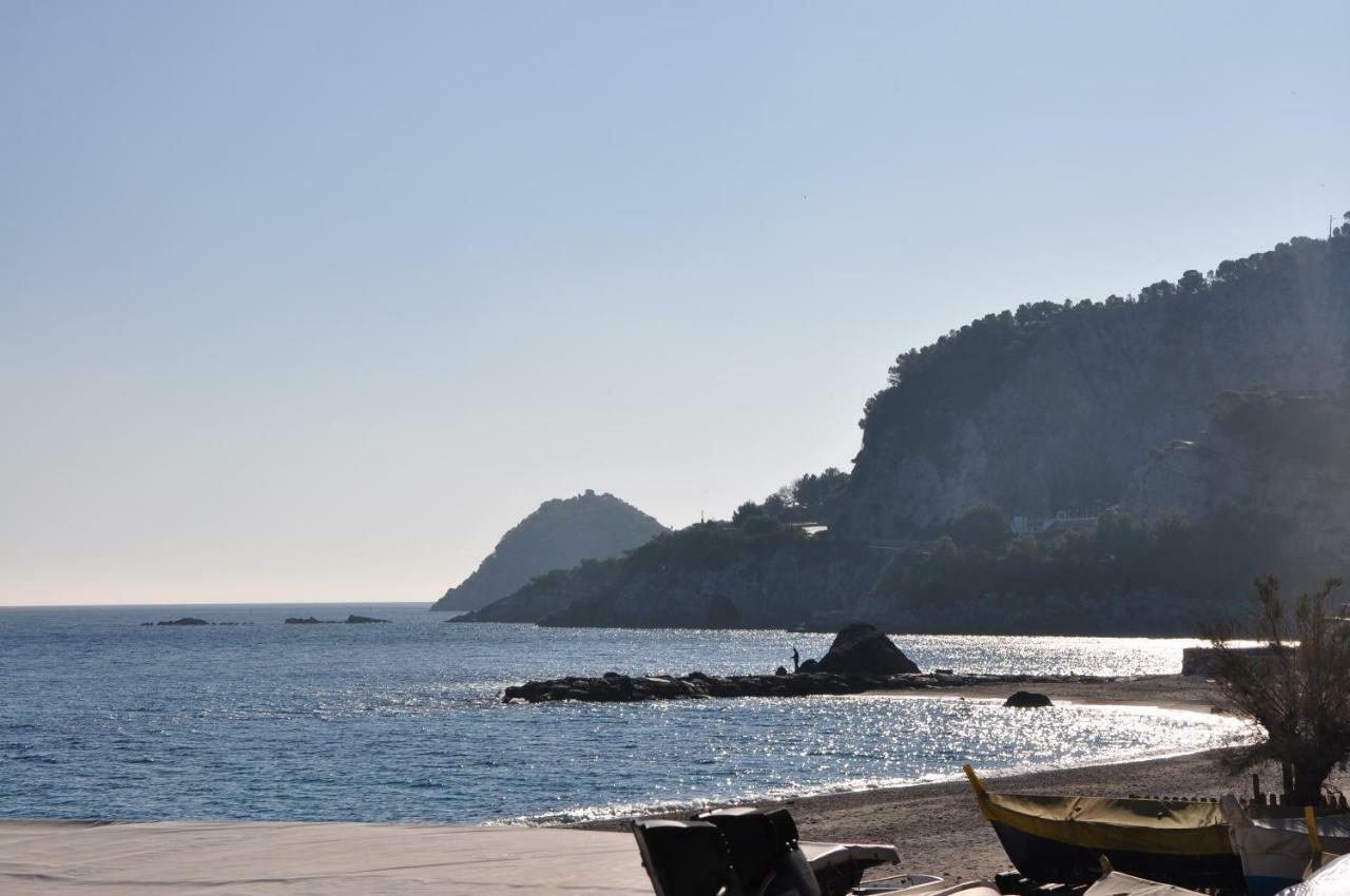 Una Spettacolare Vista Mare - Casa Con Jacuzzi Bergeggi Εξωτερικό φωτογραφία