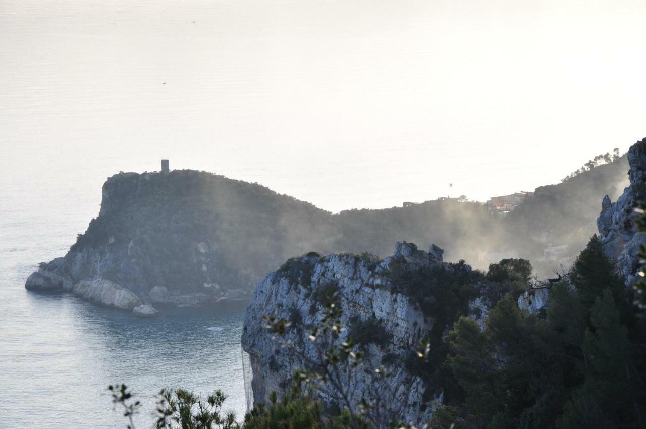 Una Spettacolare Vista Mare - Casa Con Jacuzzi Bergeggi Εξωτερικό φωτογραφία